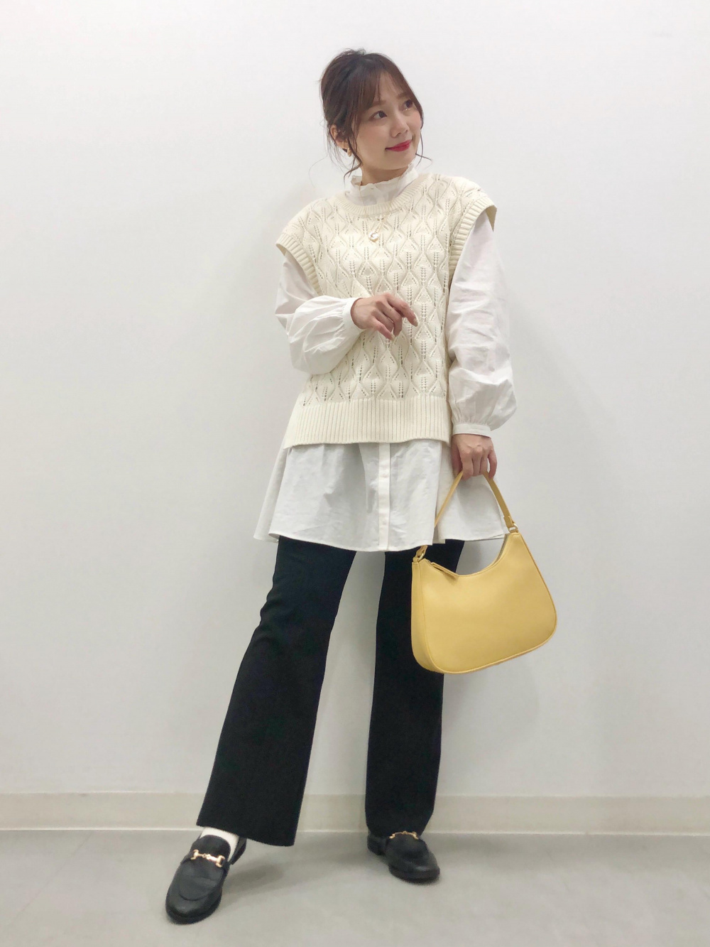 ヘンリータンクトップ、シアーロングカーディガン(長袖)Z」の着用  