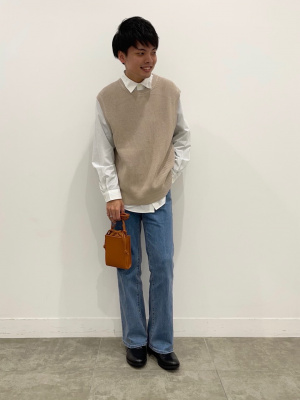 GU公式 | センタープレスセミフレアジーンズRS+E