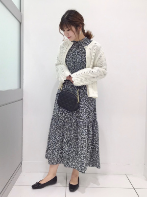 GU公式 | フラワープリントティアードシャツワンピース(長袖)