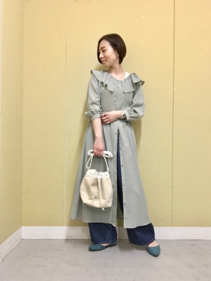 GU公式 | ラッフルフロントボタンワンピース(7分袖)