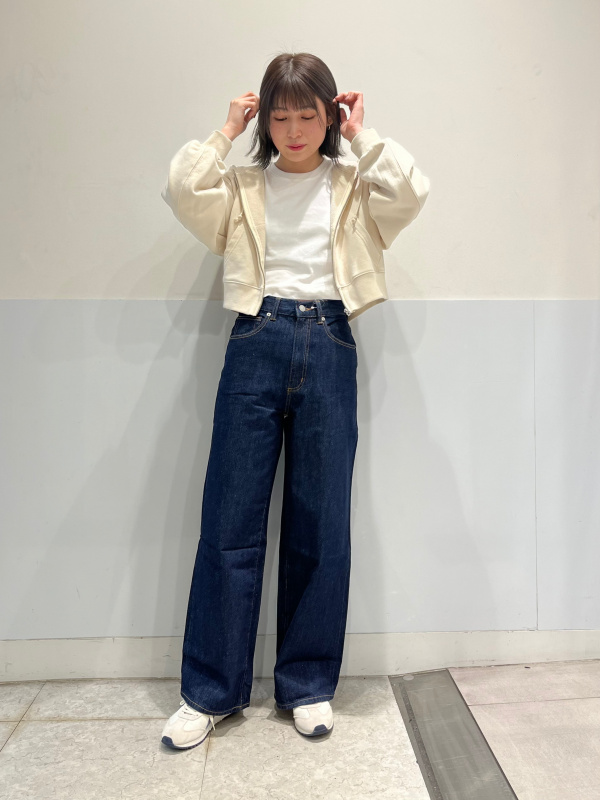 ハイウエストセミワイドジーンズ(丈標準72～76cm)（レディース）の着用