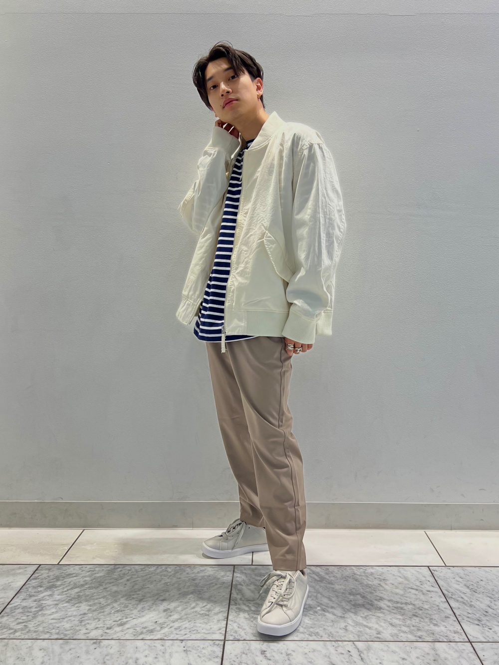 イージーアンクルパンツ(セットアップ可能)」の着用コーディネート