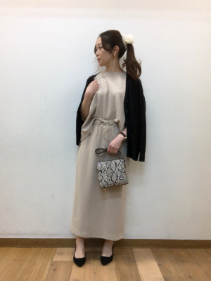 GU公式 | バックジップショルダータックプルオーバー(ノースリーブ