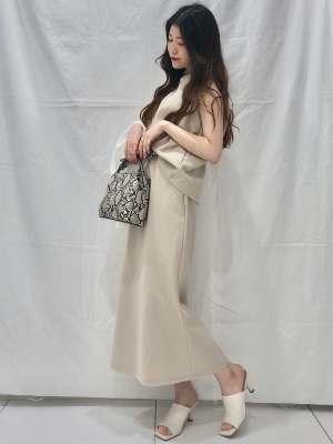 GU公式 | バックジップショルダータックプルオーバー(ノースリーブ