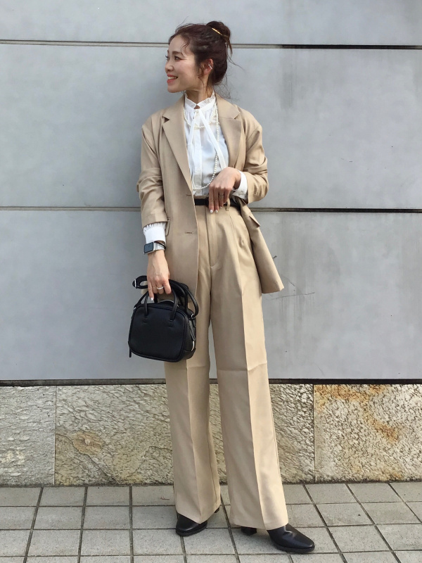 ボウタイフリルネックブラウス(長袖)Q（レディース）の着用