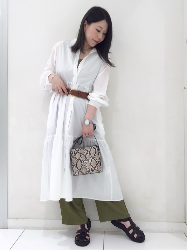 ティアードシャツワンピース(長袖)（レディース）の着用コーディネート