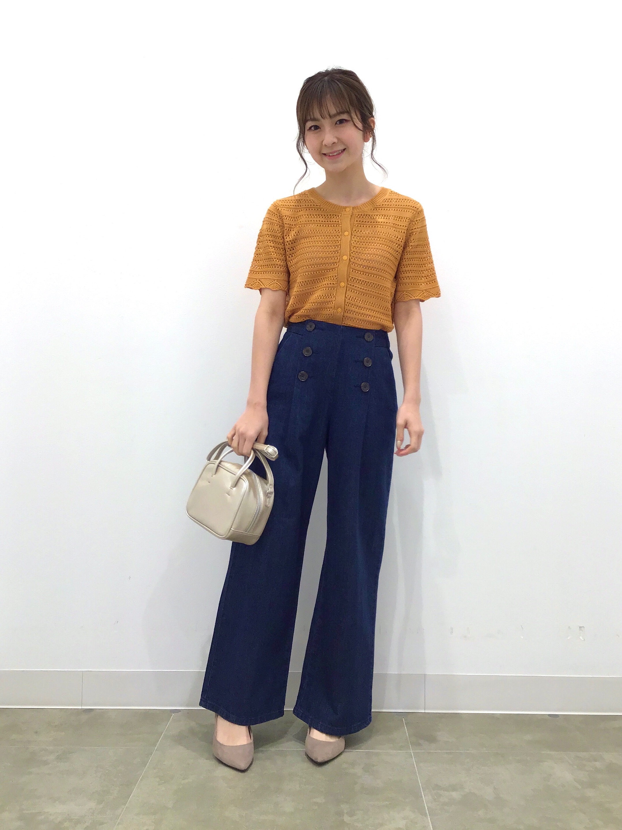 リブスクエアネックニットタンクトップとオーバーサイズシャツ 長袖 のコーデ Gu公式 Styling Book