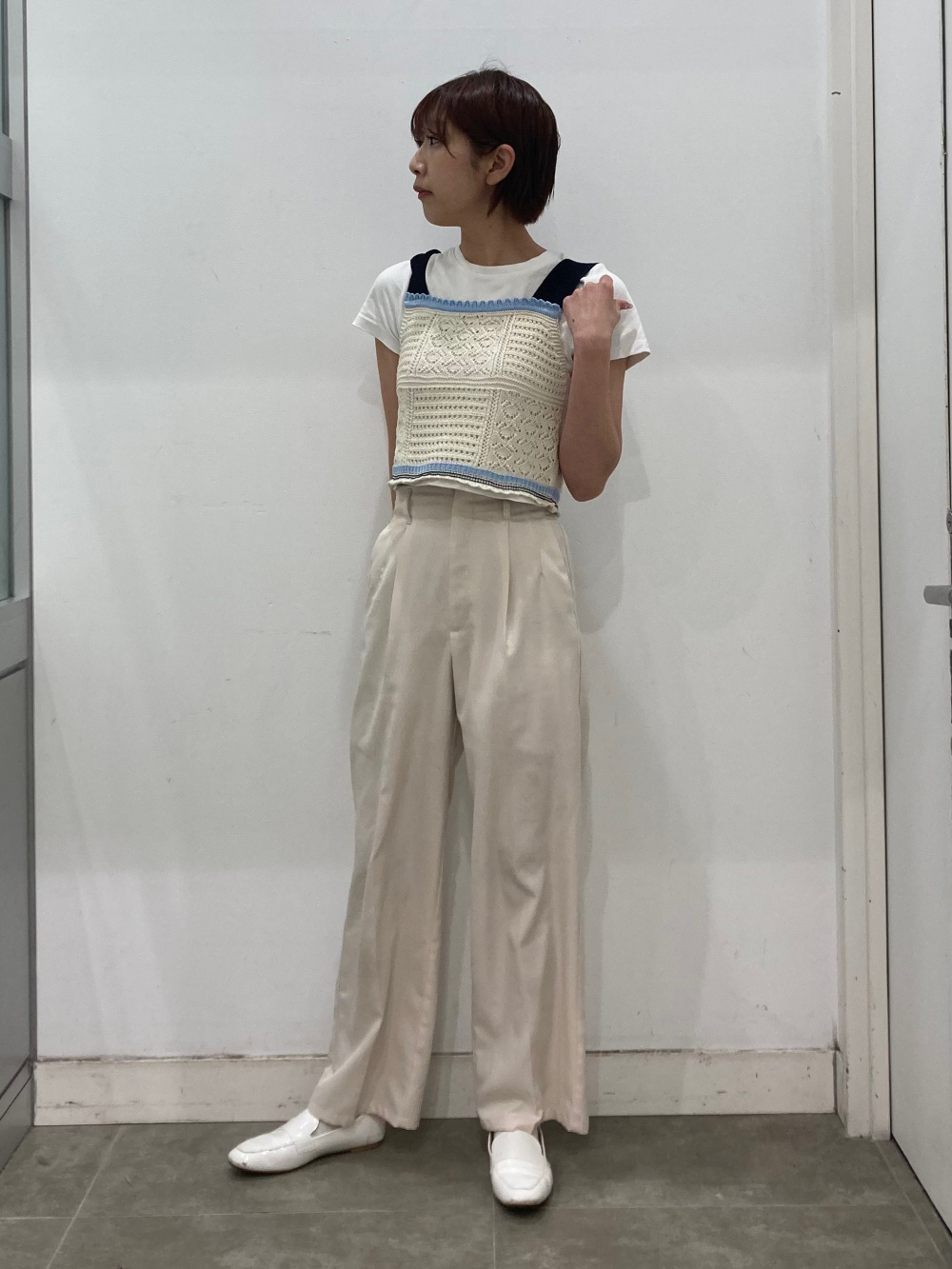 【開店記念セール！】 ドットケープカラーブラウス(長袖)Q、サロペットパンツRS+E」の 人形