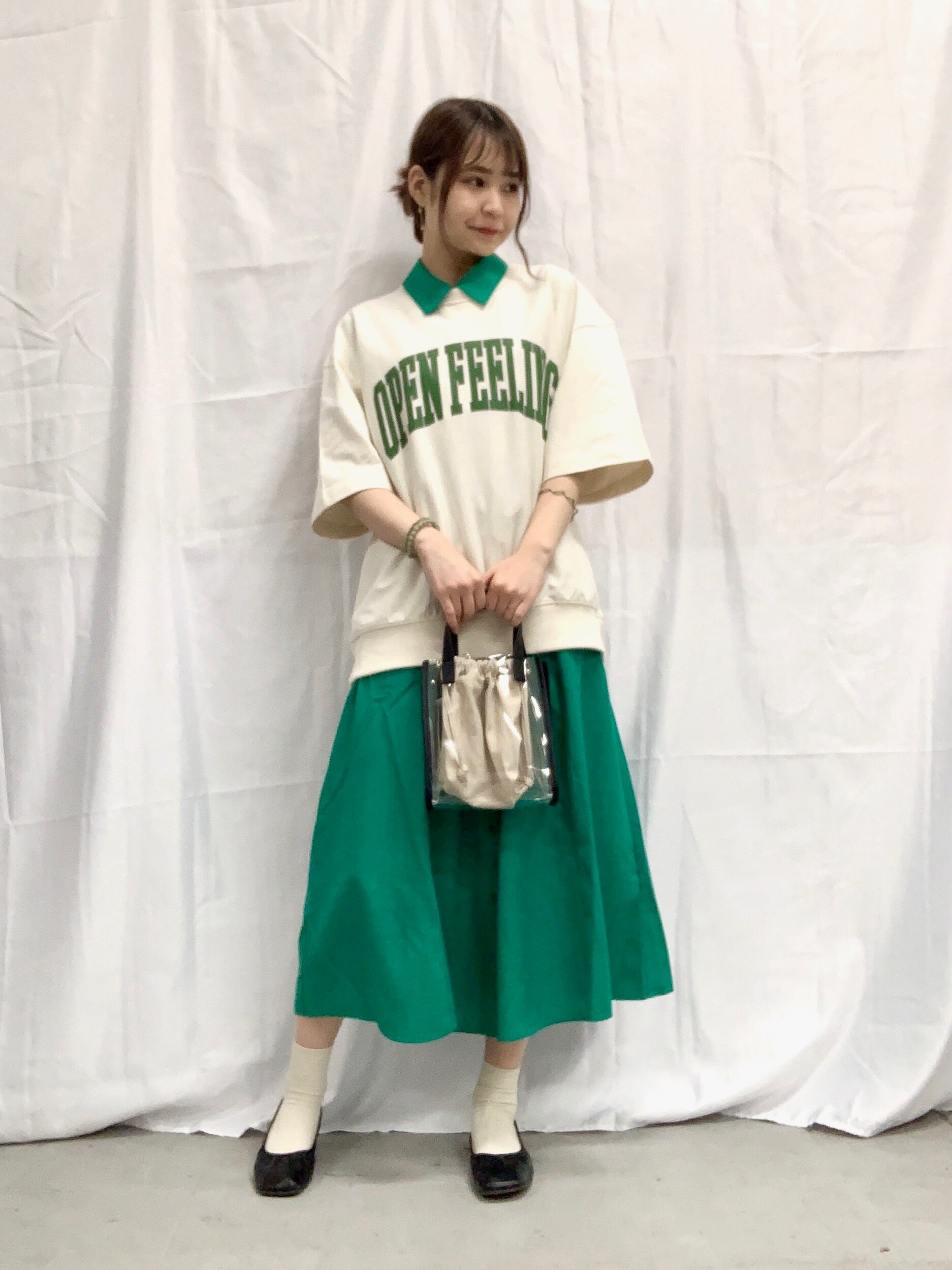 グラフィックt 半袖 カレッジロゴ とストライプオーバーサイズシャツ 長袖 のコーデ Gu公式 Styling Book