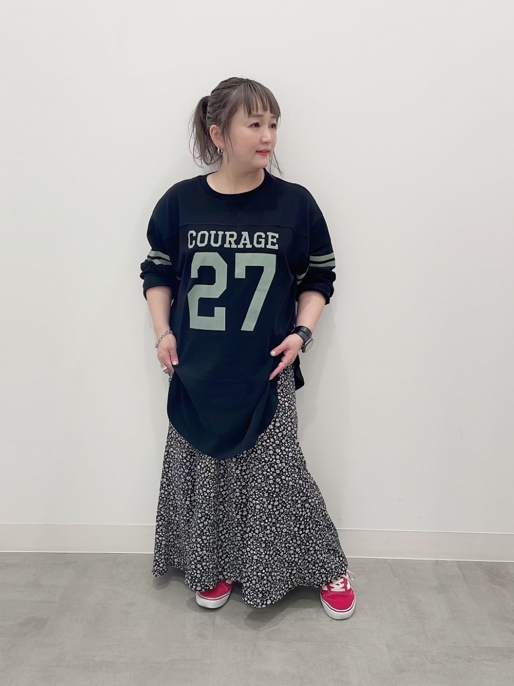 グラフィックT(半袖)(カレッジロゴ)、フラワープリント
