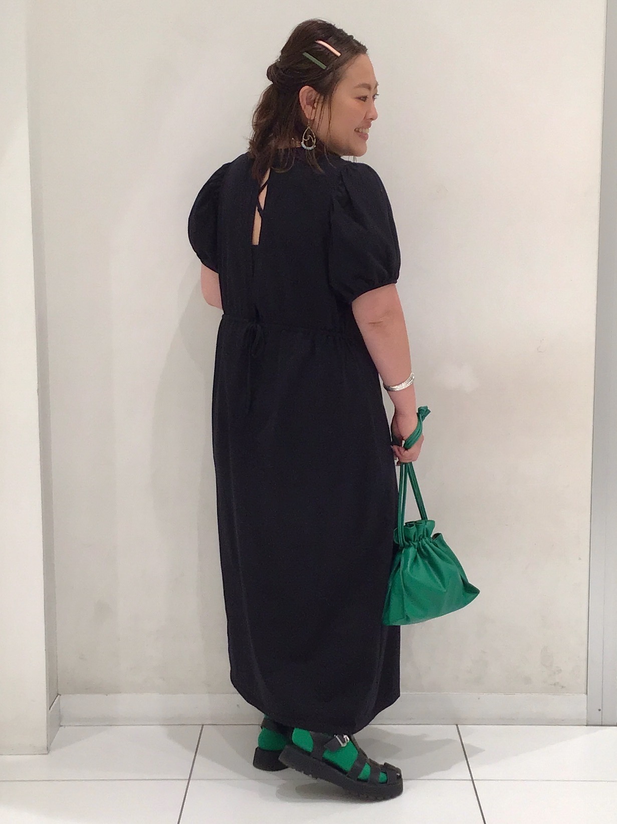 バックオープンワンピース 半袖 のコーデ Gu公式 Styling Book