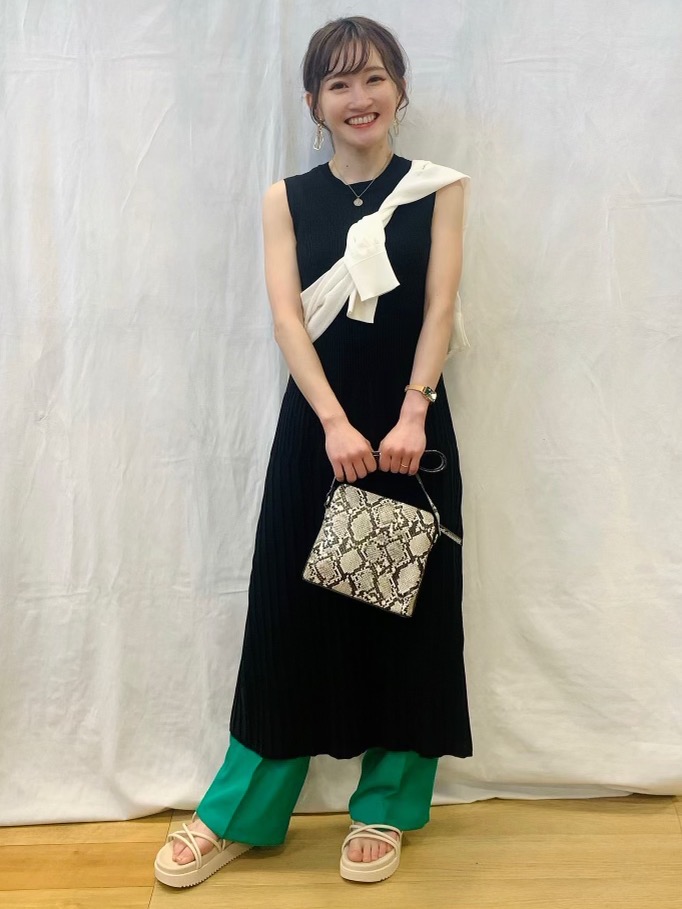 リブニットワンピース(ノースリーブ)Q」の着用コーディネート| ジーユー 