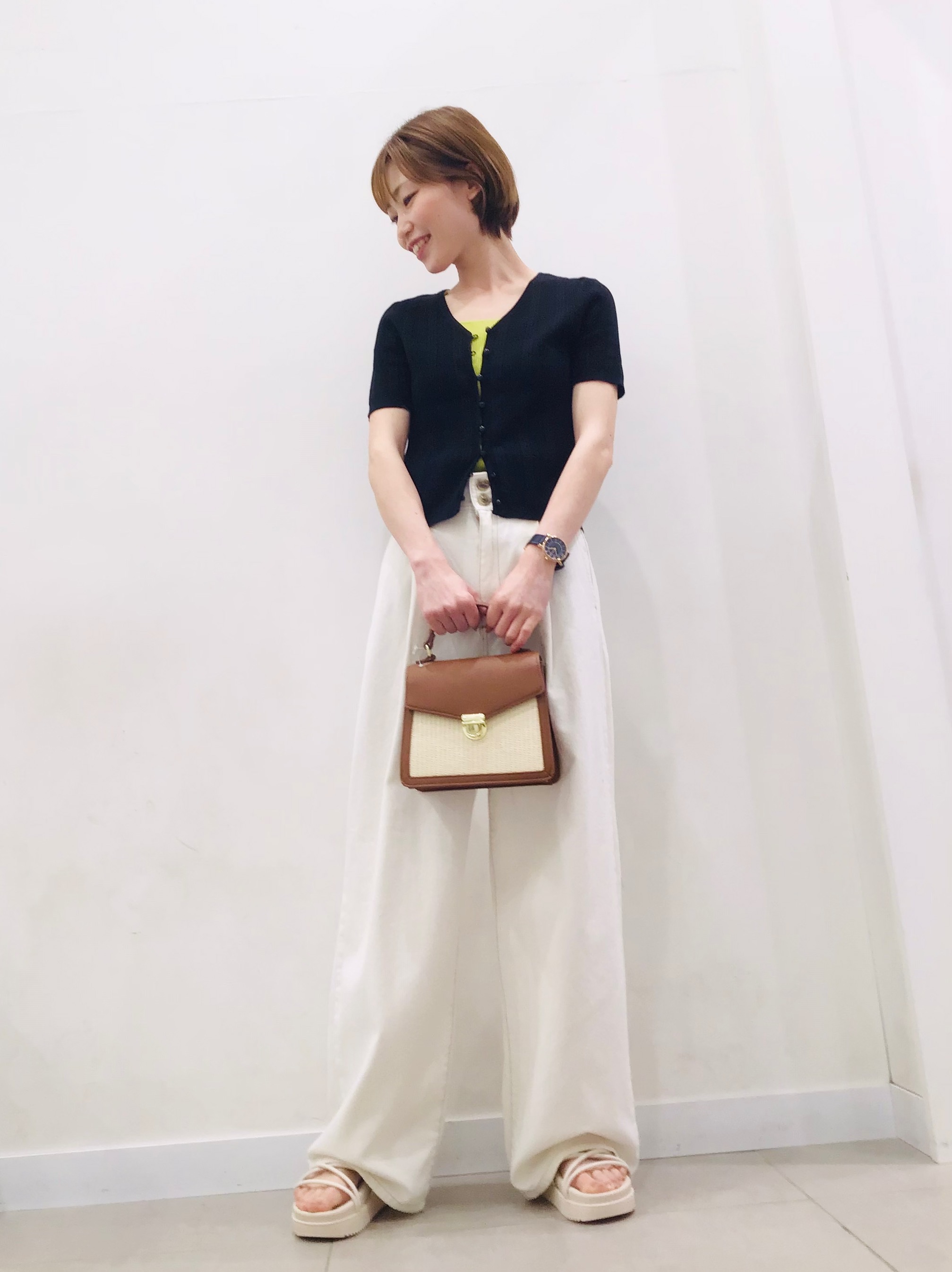 レースタンクトップとリブコンパクトカーディガン 半袖 のコーデ Gu公式 Styling Book