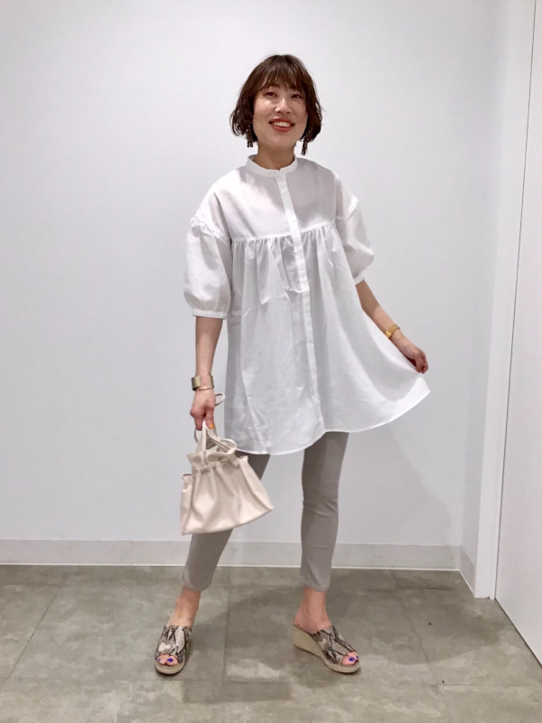 スーパーストレッチクロップドレギンスパンツ（レディース）の着用