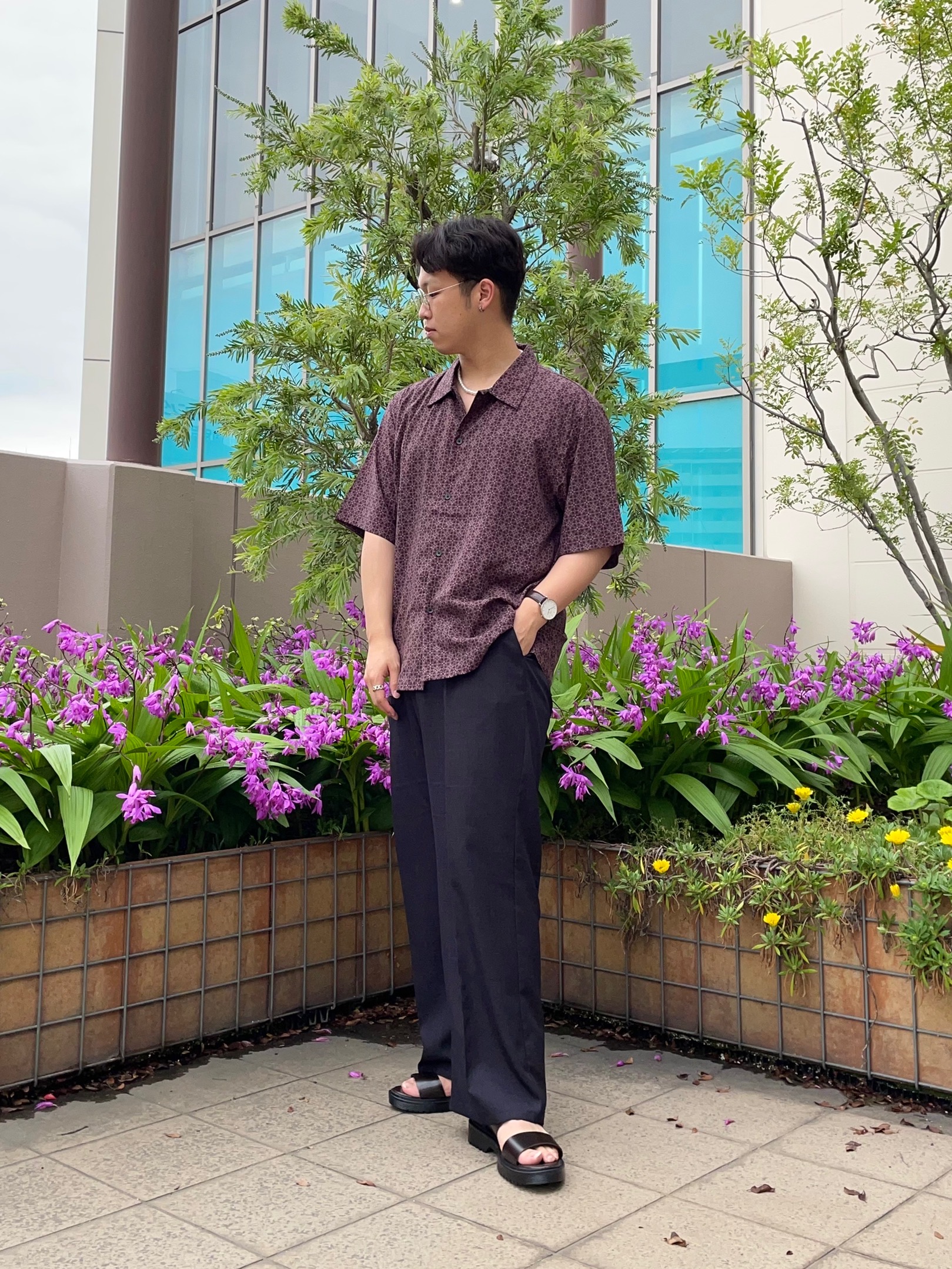 ラウンドヘムロングスリーブt 長袖 とvネックスウェットプルオーバー 長袖 のコーデ Gu公式 Styling Book