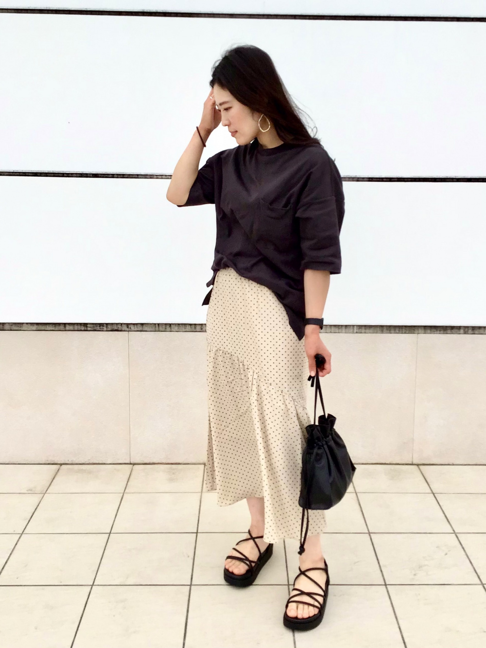 ドットプリントアシンメトリーティアードスカートQ」の着用  