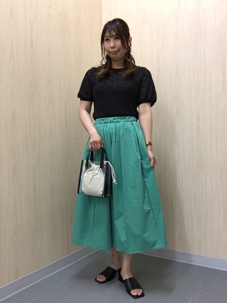 レースT(半袖)Q、タックフレアミディスカート(ストライプ)」の レースT(半袖)Q、タックフレアミディスカート(ストライプ)」の