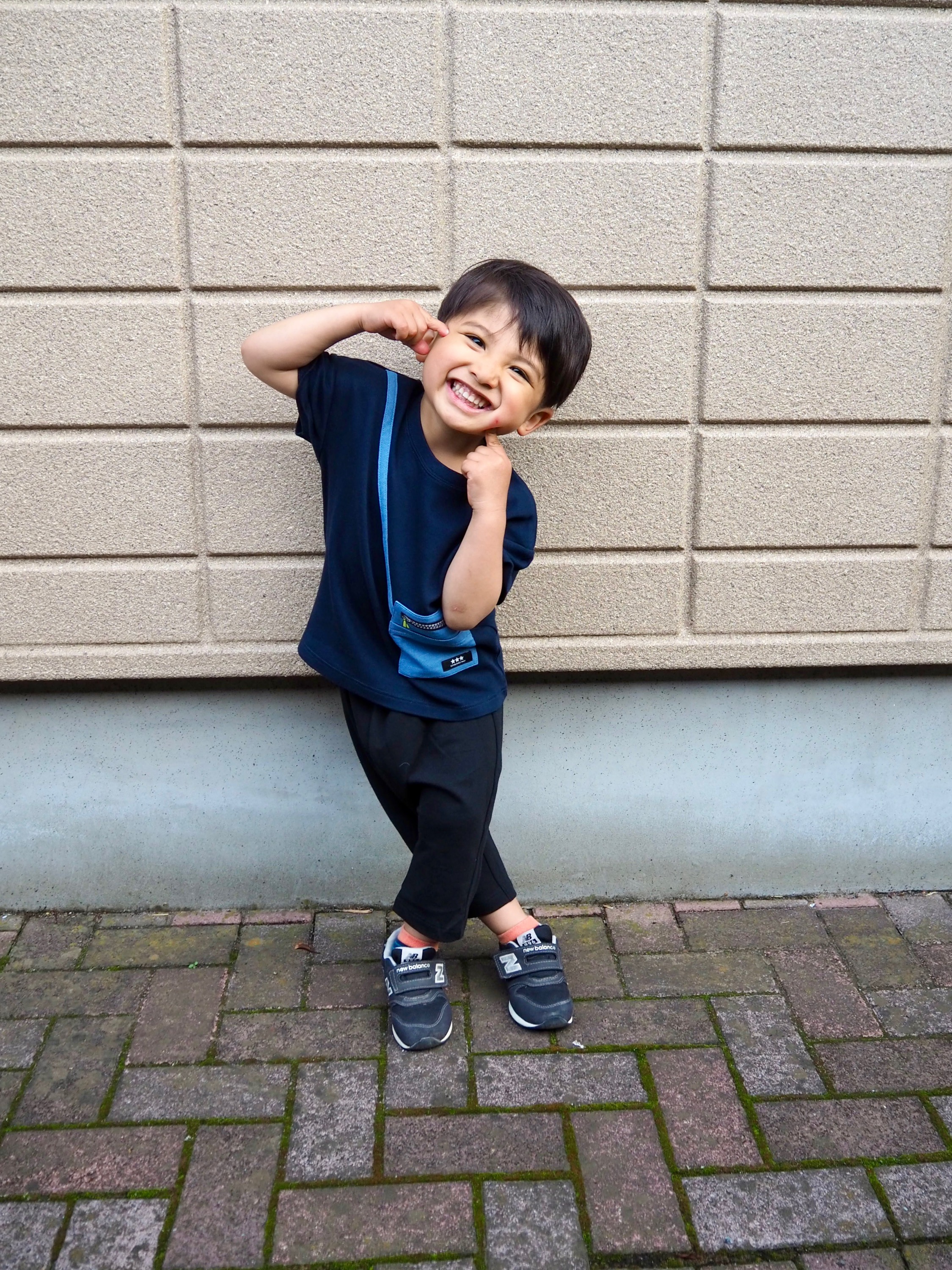 Baby Toddler サマナルパンツ 7分丈 とbaby Toddler Boysバッグモチーフt 半袖 のコーデ Gu公式 Styling Book