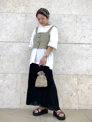 GU公式 | フロントボタンビスチェNTQ+E