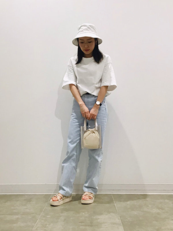 ハイウエストストレートジーンズ+EC(丈長め82cm)（レディース）の着用