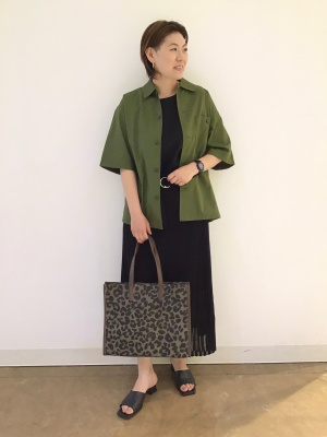 GU公式 | バックジップショルダータックプルオーバー