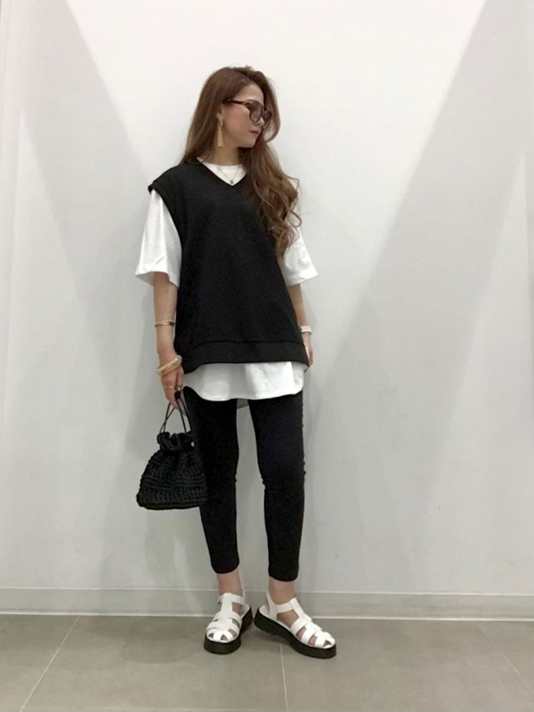 スーパーストレッチクロップドレギンスパンツ（レディース）の着用