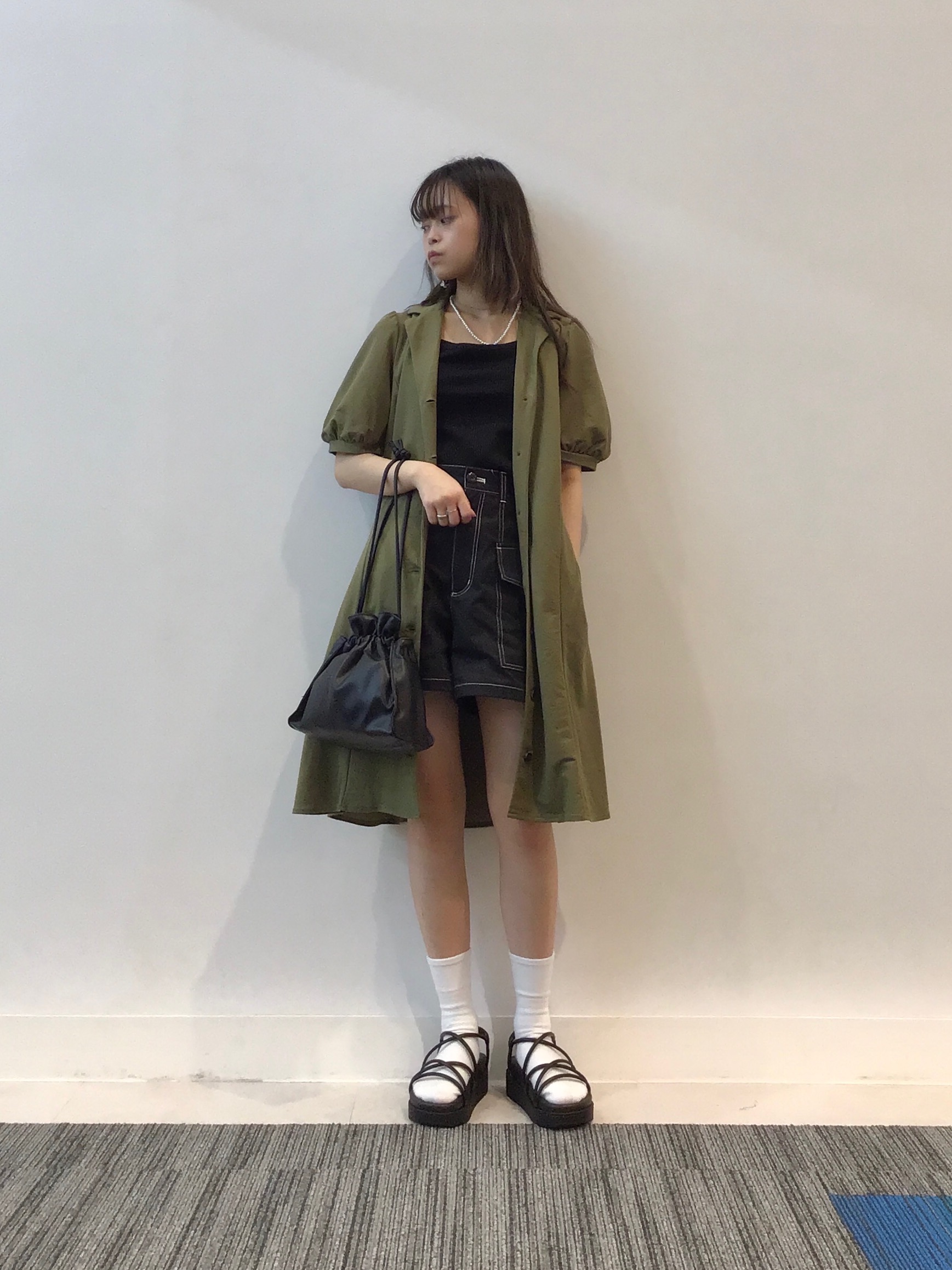 フロントボタンミニワンピース 半袖 とリブバイカラーメローコンパクトt 半袖 のコーデ Gu公式 Styling Book