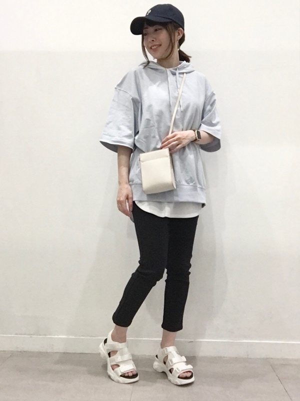 スーパーストレッチクロップドレギンスパンツ（レディース）の着用