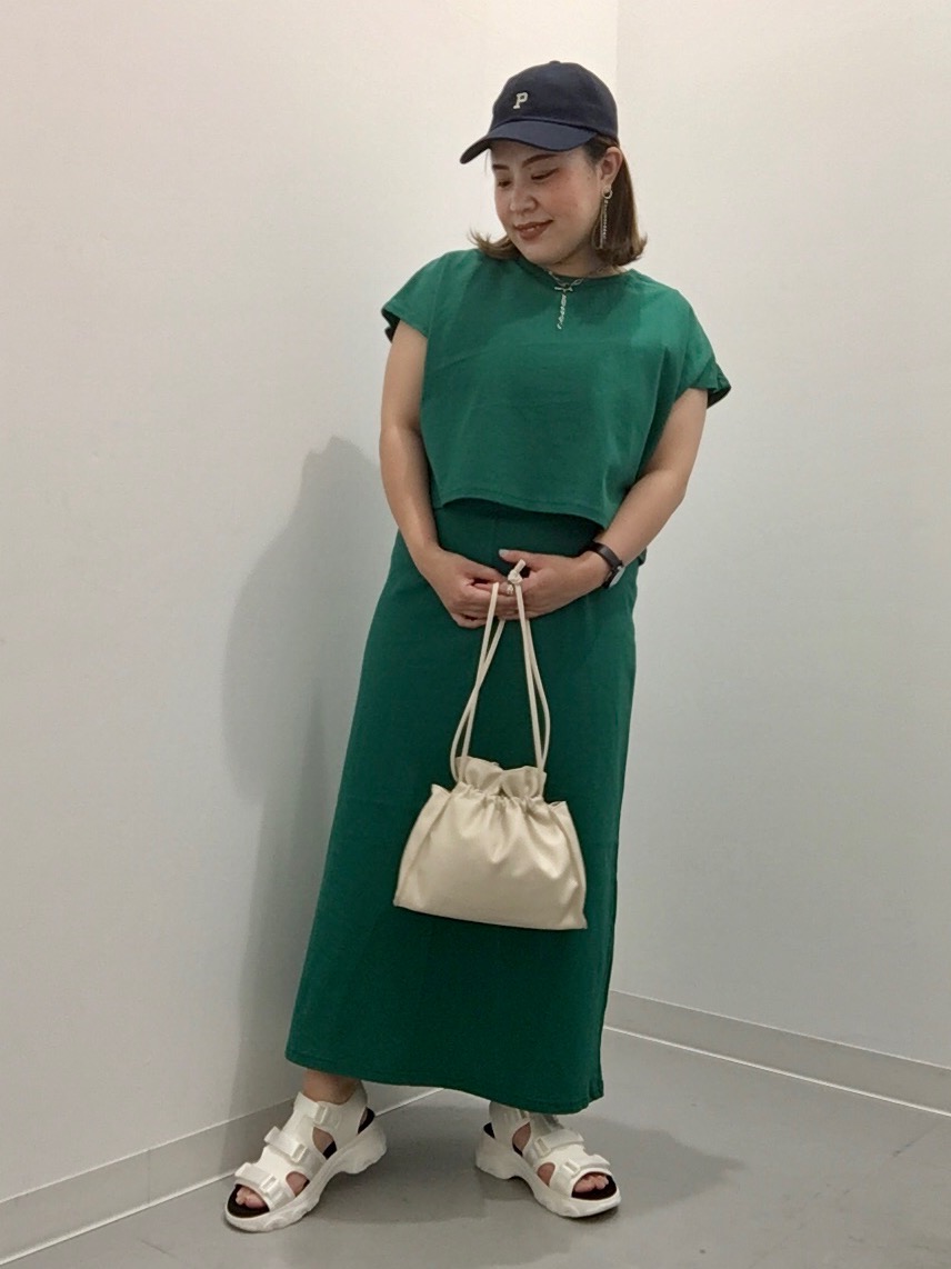 マルチウェイワンピース 半袖 Qとロゴキャップのコーデ Gu公式 Styling Book