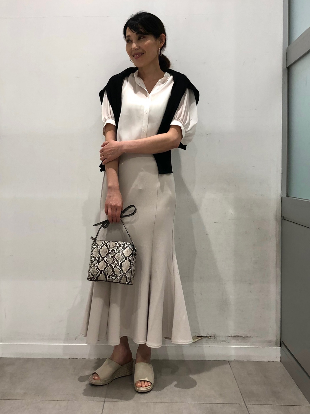 新品タグ付き GU ティアード シャツワンピース 長袖 ロング丈 黒