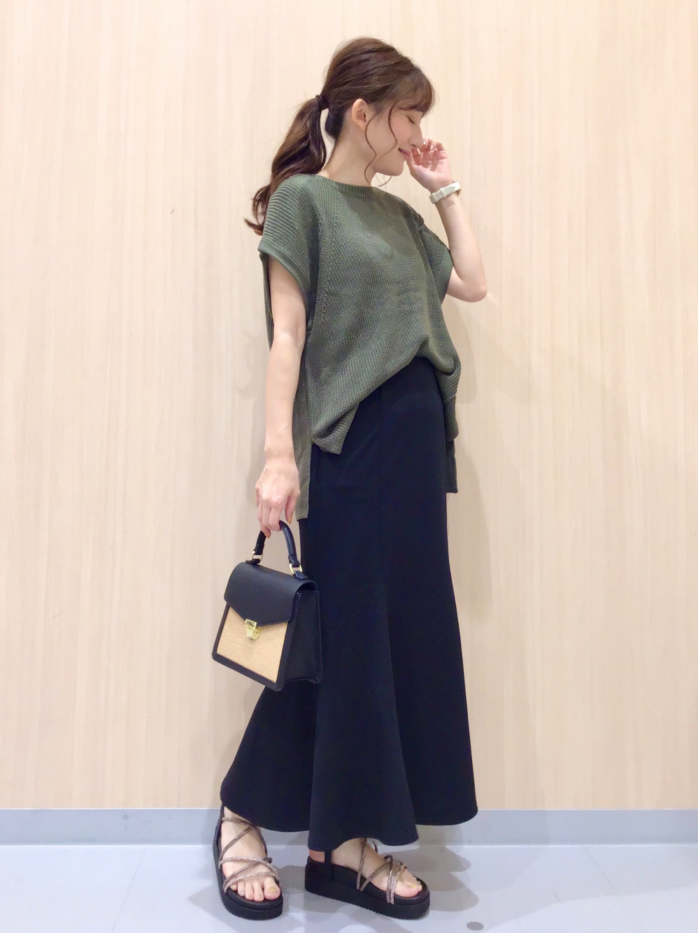 C5029 ロゴフーディ×スカートコーデ STAFF STYLING｜THE SHOP YOHJI YAMAMOTO