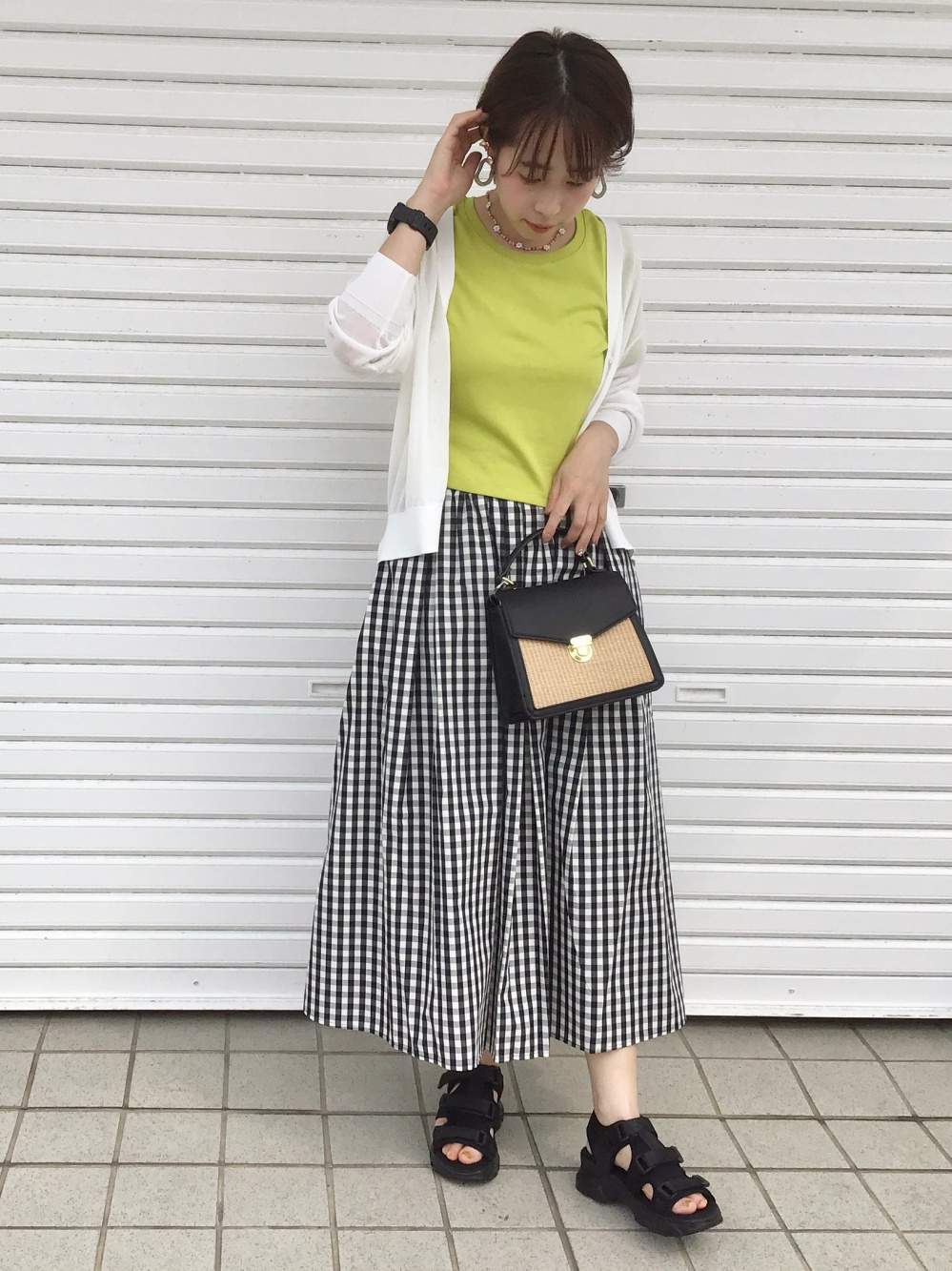 タックフレアミディスカート(ギンガム)」の着用コーディネート| ジーユー
