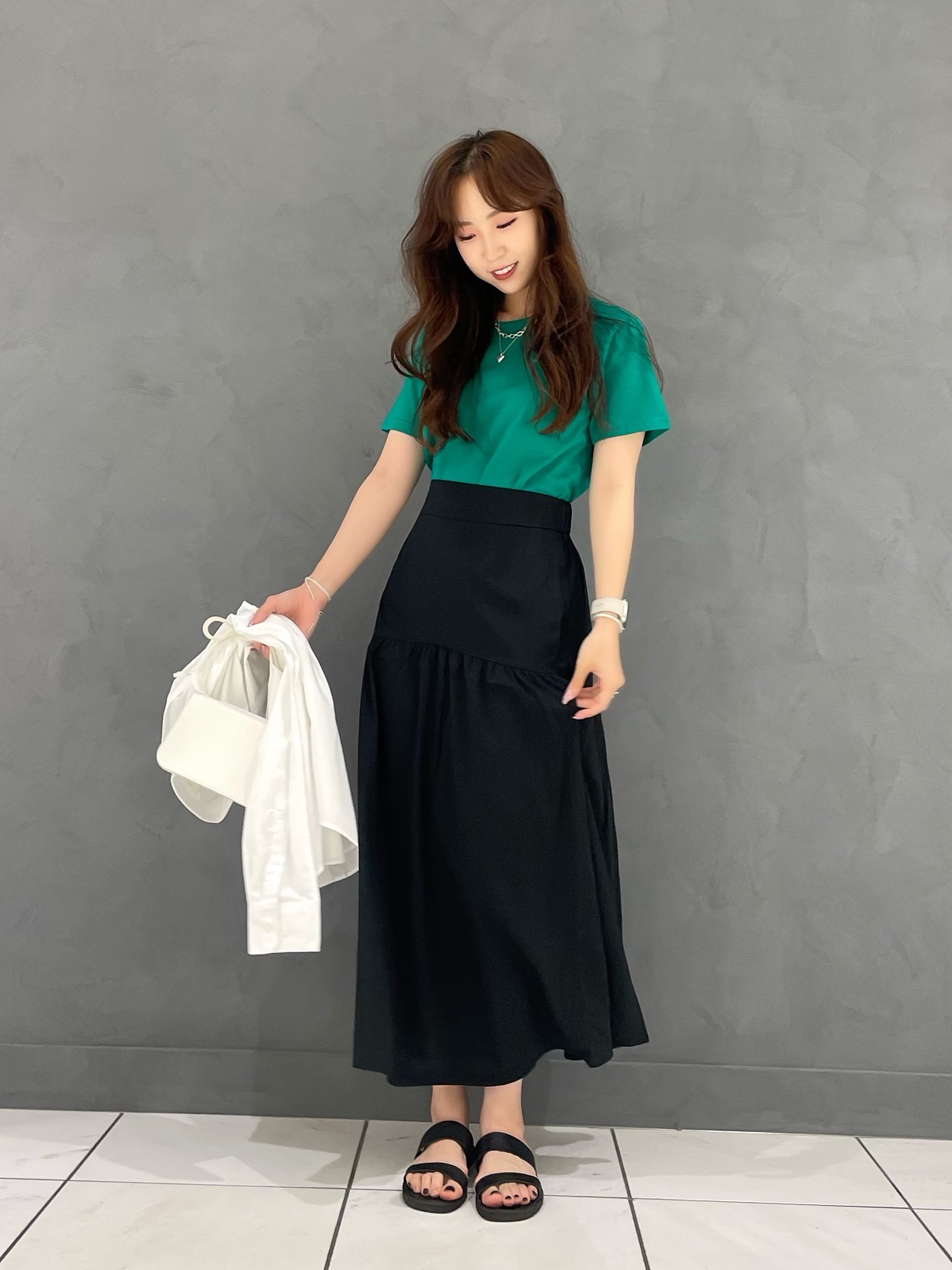 コットンクルーネックt 半袖 とティアードフレアロングスカートqのコーデ Gu公式 Styling Book