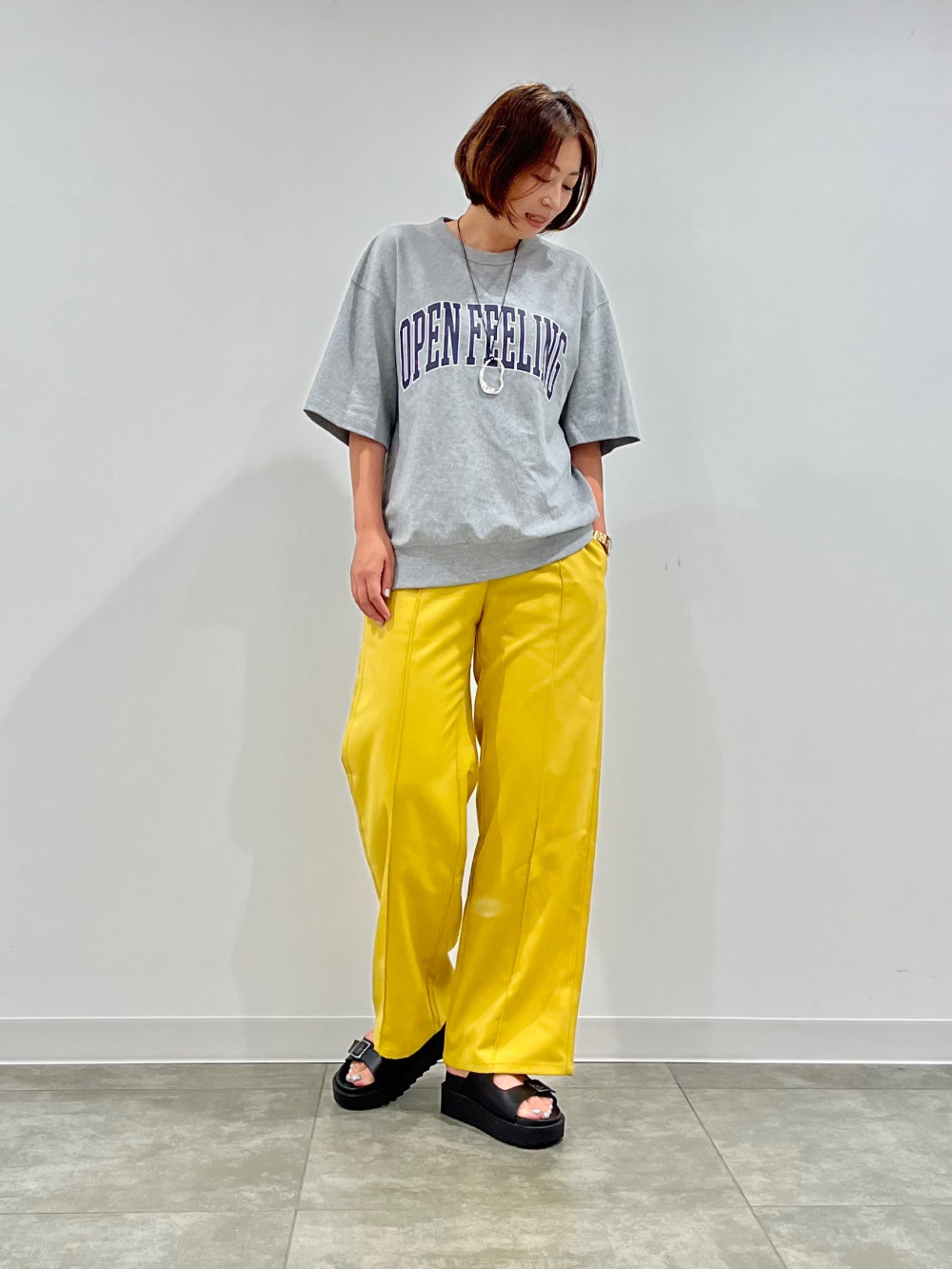 スウェT(5分袖)(ロゴ)1、スウェットイージーパンツ」の着用