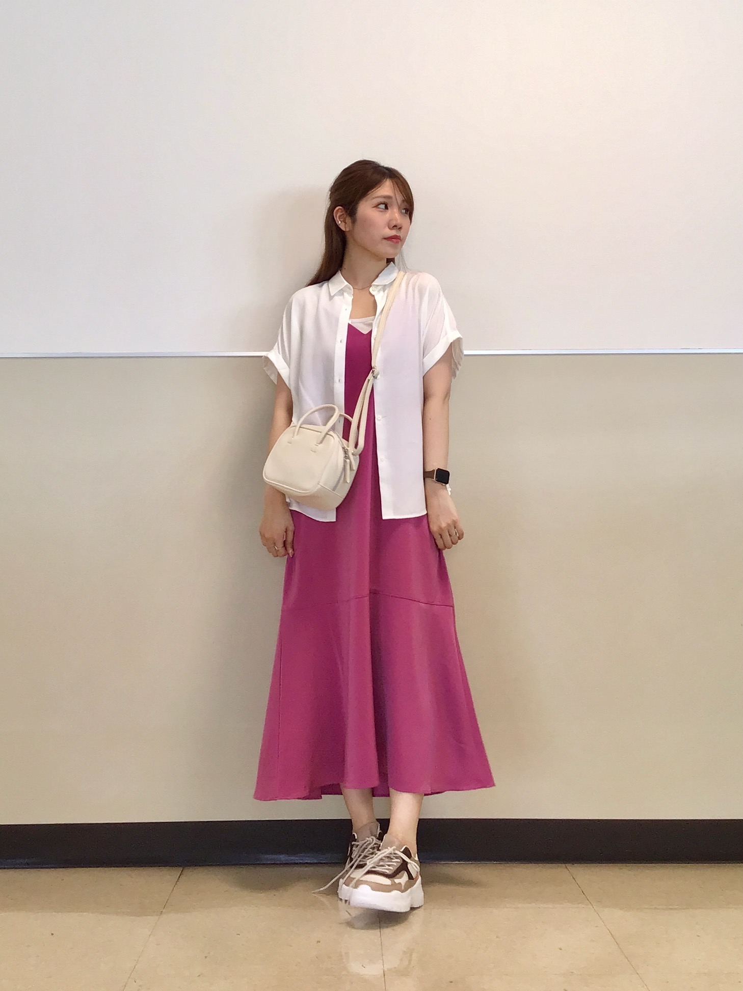 エアリーシャツ 半袖 とブラフィール2wayクロップドキャミソールのコーデ Gu公式 Styling Book