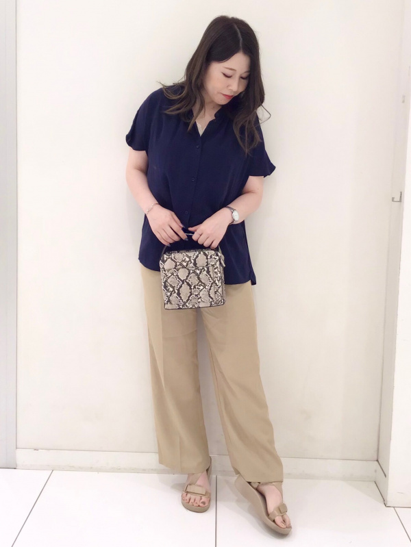 カラースラックス(丈標準69～73cm)（レディース）の着用コーディネート