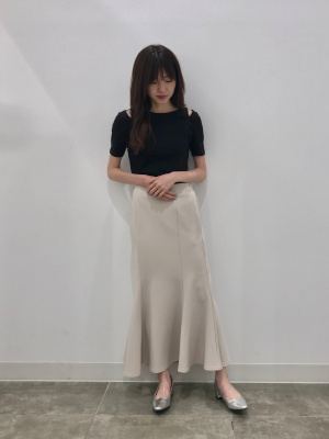 GU公式 | カットソーマーメイドロングスカート