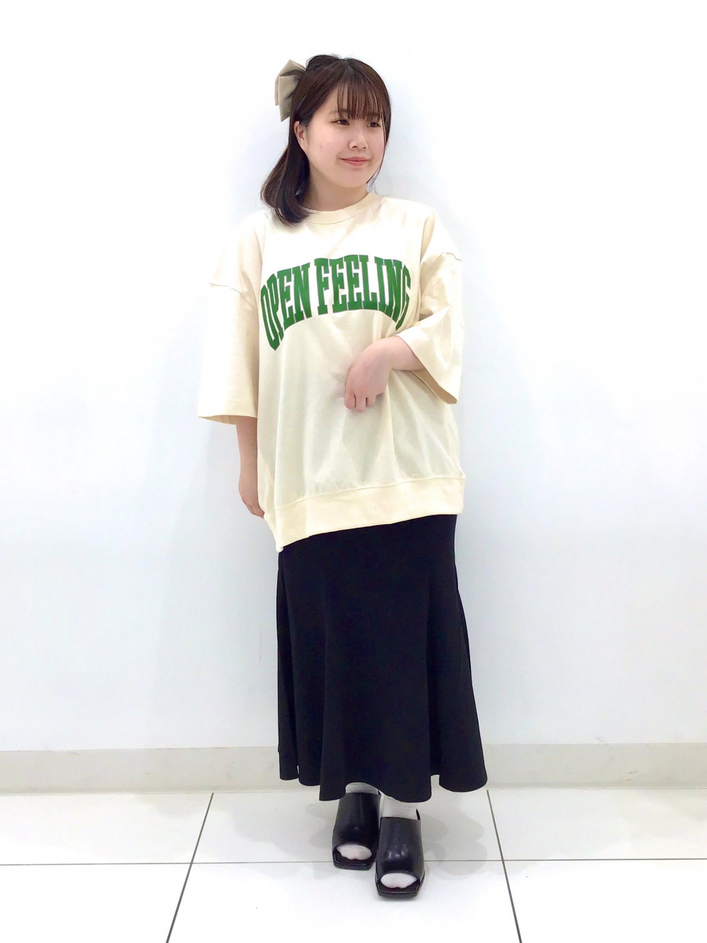 スウェT(5分袖)(ロゴ)1、スウェットイージーパンツ」の着用