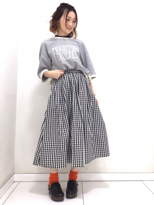 GU公式 | タックフレアミディスカート(ギンガム)