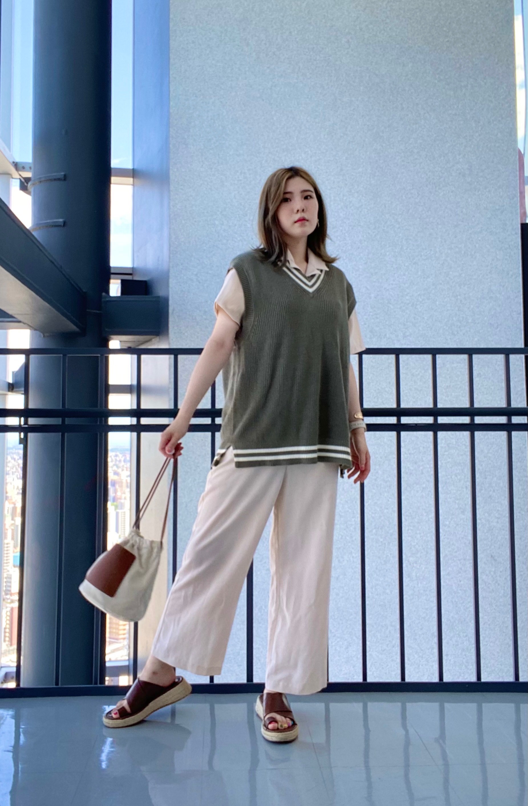 ウォッシャブルリラックスフィットチルデンニットベストのコーデ Gu公式 Styling Book