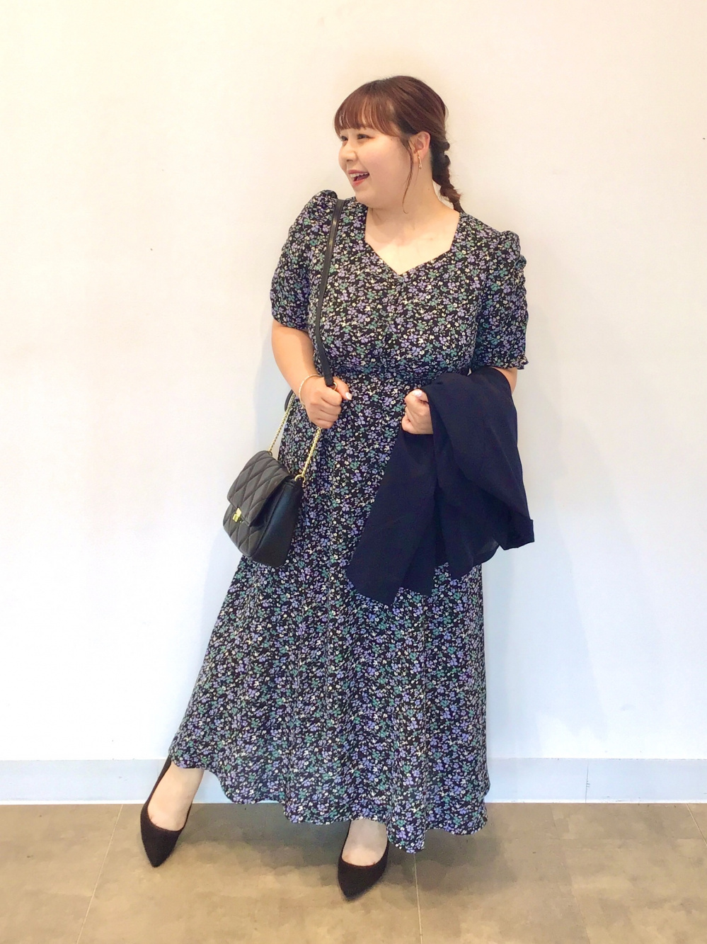 フラワープリントフロントボタンワンピース(5分袖)」の着用