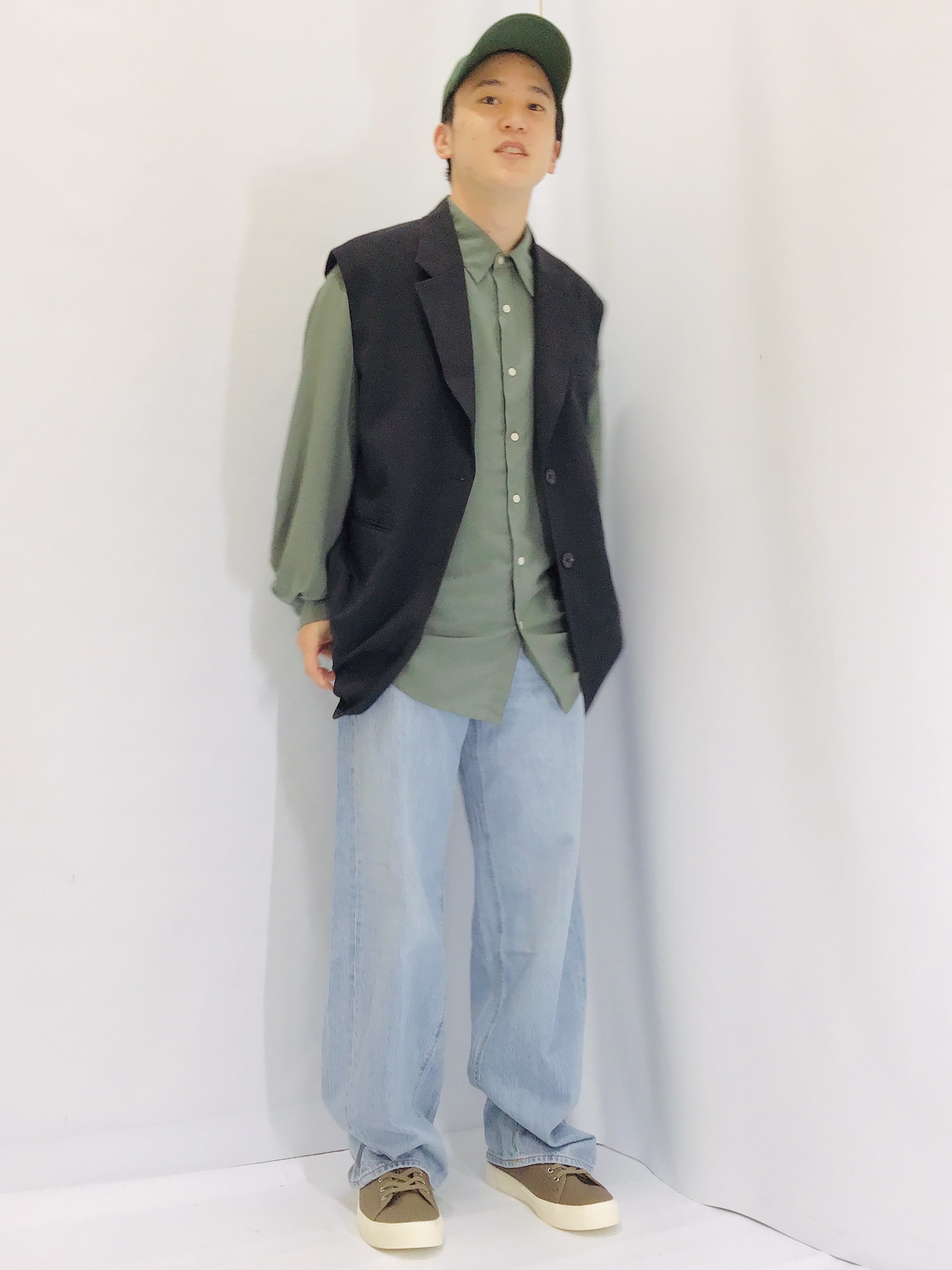 オーバーサイズテーラードベストとシアーオーバーサイズシャツ 長袖 のコーデ Gu公式 Styling Book