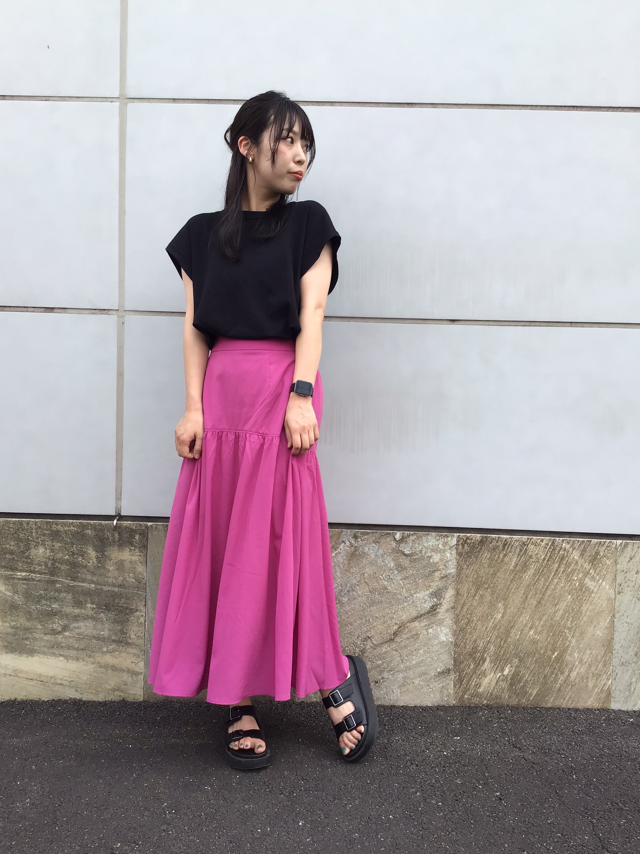 スムースフレンチスリーブtrsとダブルストラップコンフォートサンダルのコーデ Gu公式 Styling Book