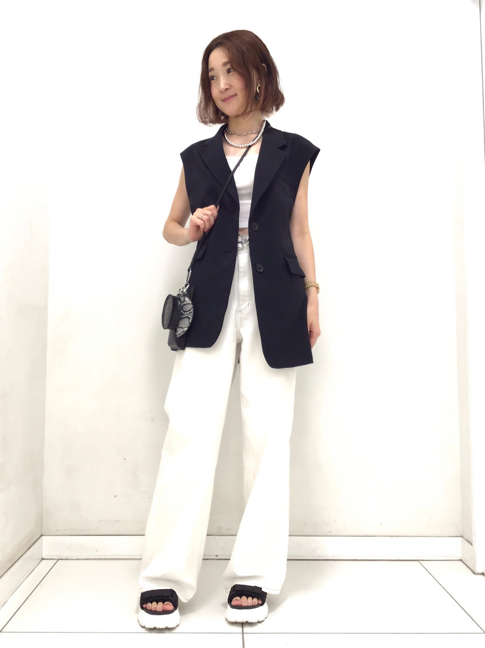 グラフィッククロップドスウェットプルオーバー(長袖)(ロゴ)、ハイ