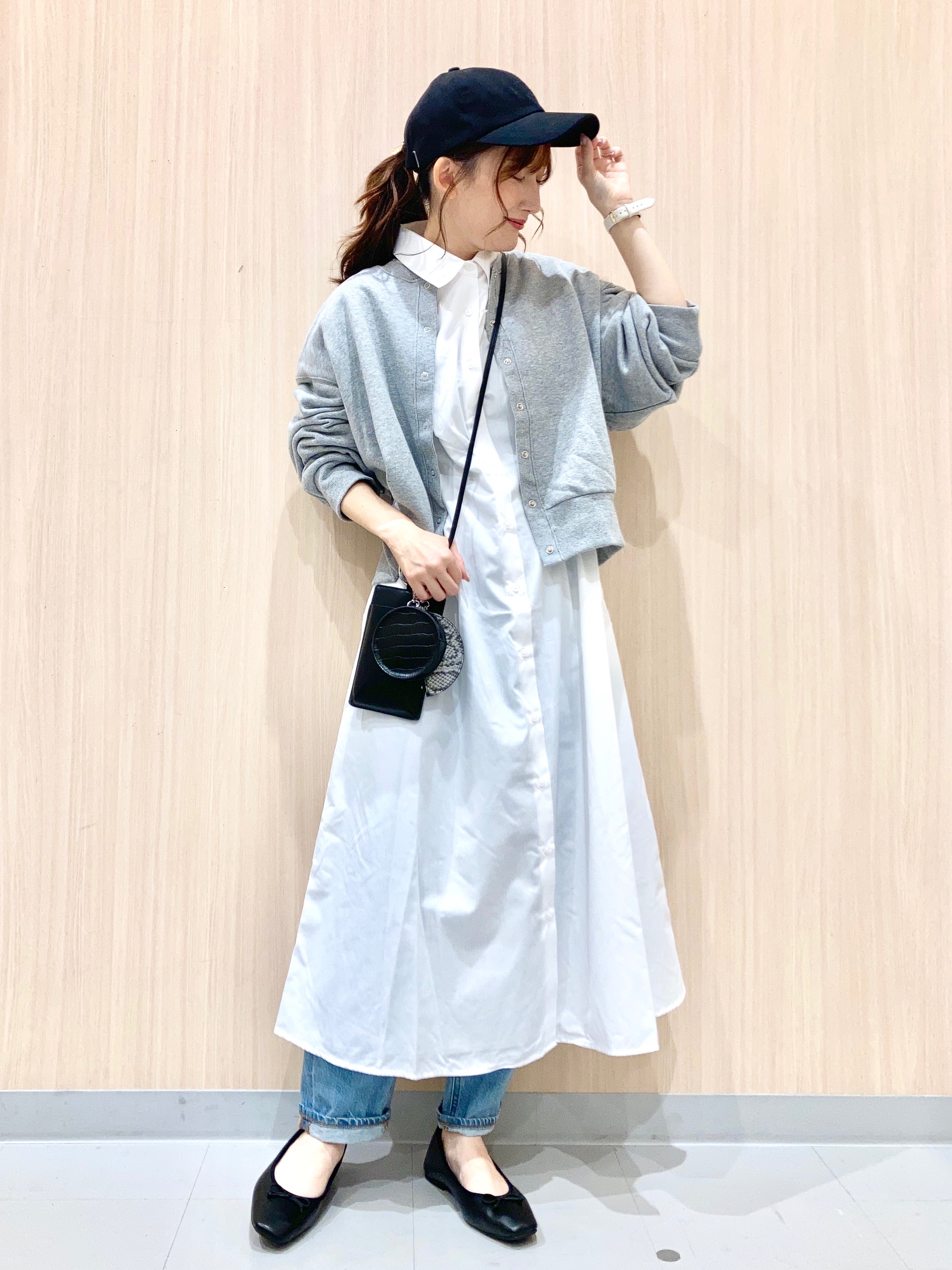 ウエストタックシャツワンピース 長袖 とヴィンテージスカーフのコーデ Gu公式 Styling Book