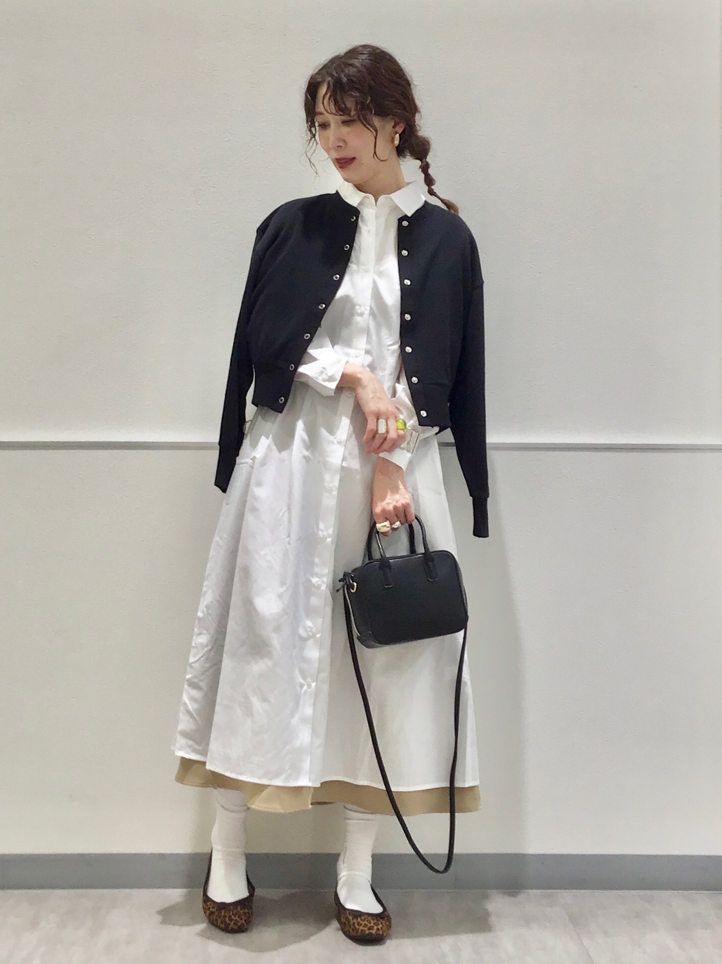 ウエストタックシャツワンピース 長袖 とクロップドスウェットカーディガン 長袖 のコーデ Gu公式 Styling Book