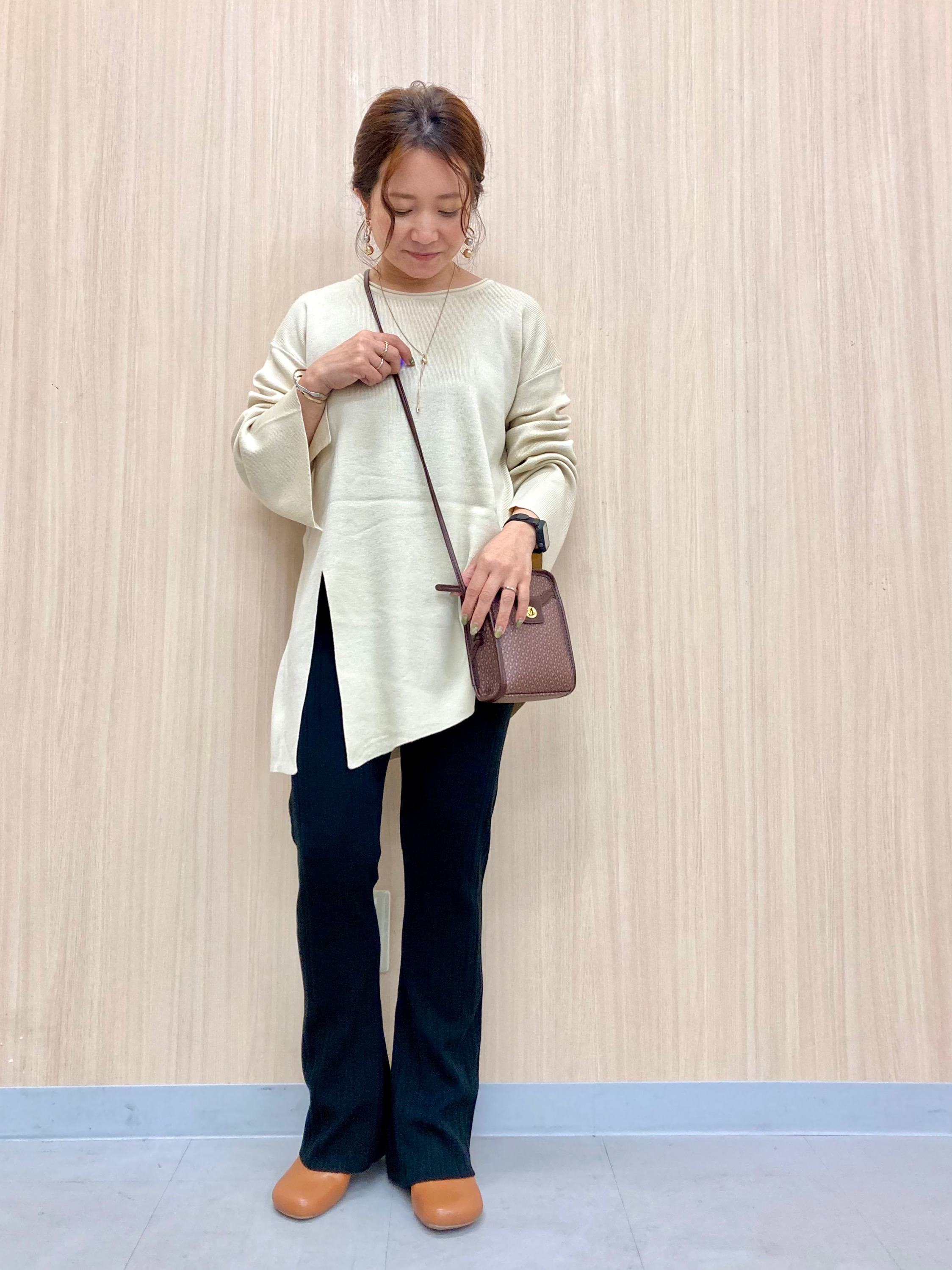 サイドスリットニットチュニック 長袖 Rs Eとリブフレアニットパンツrs Eのコーデ Gu公式 Styling Book