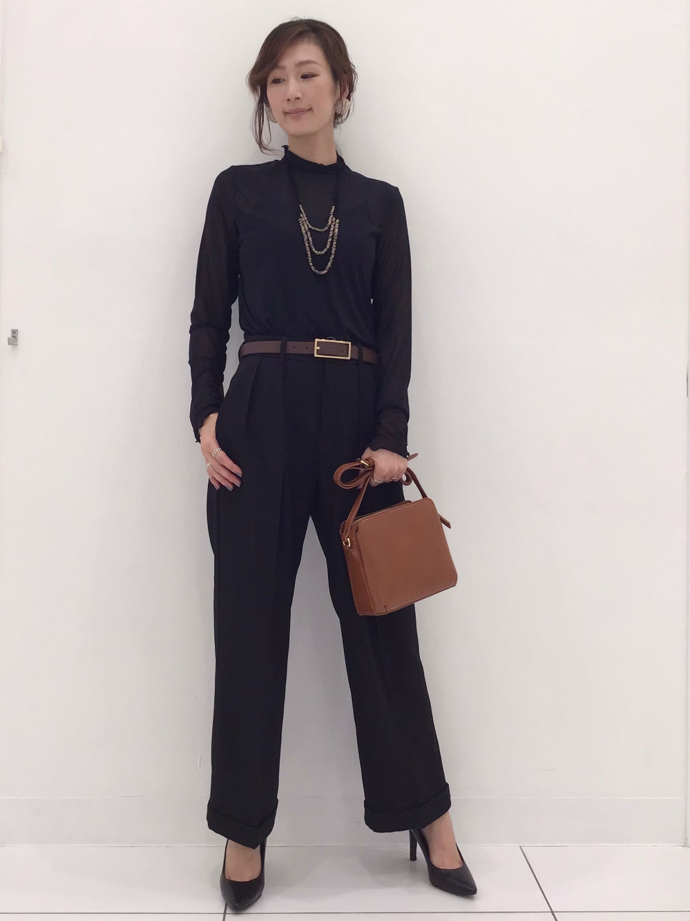 ラッフルVネックブラウス(5分袖)Q、チノタッククロップドパンツQ
