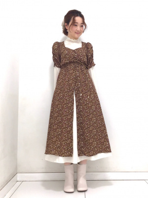 セザンヌ フロントボタン フラワープリント ミニ ワンピース フラワープリントフロントボタンワンピース - メルカリ