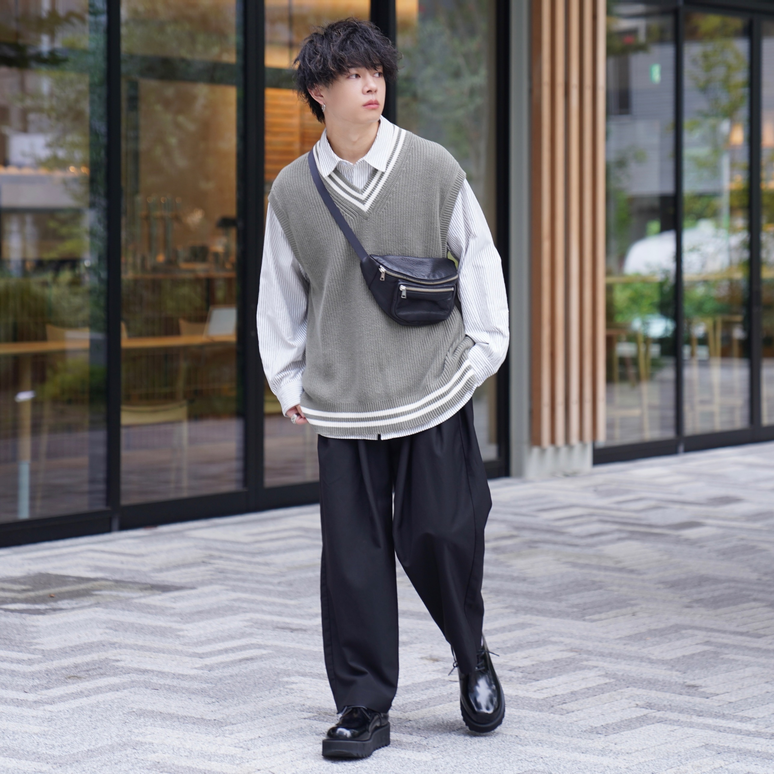 ウォッシャブルリラックスフィットチルデンニットベストとスーパーワイドパンツqのコーデ Gu公式 Styling Book